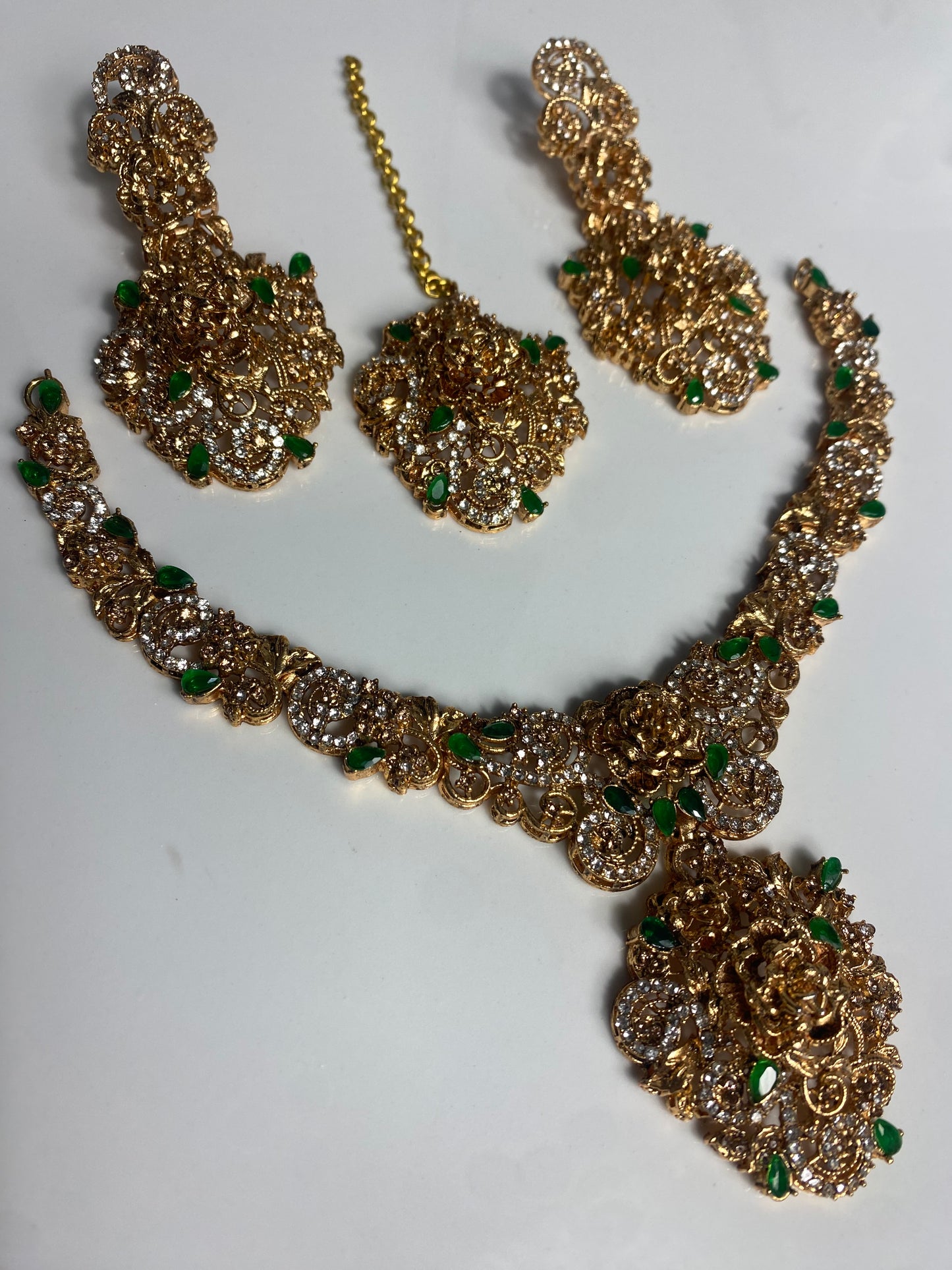 The Rose Necklace set